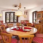 Schloss Zu Hotel Hopferau