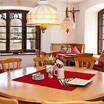 Schloss Zu 4*