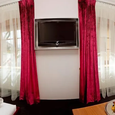 Отель Schloss Zu 4*