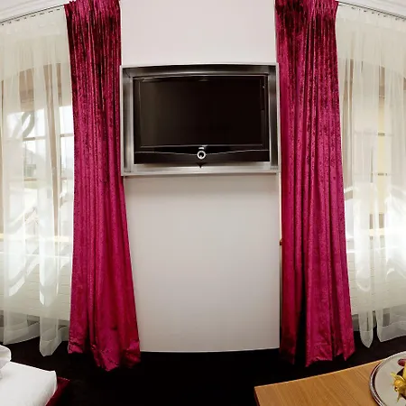Otel Schloss Zu 4*