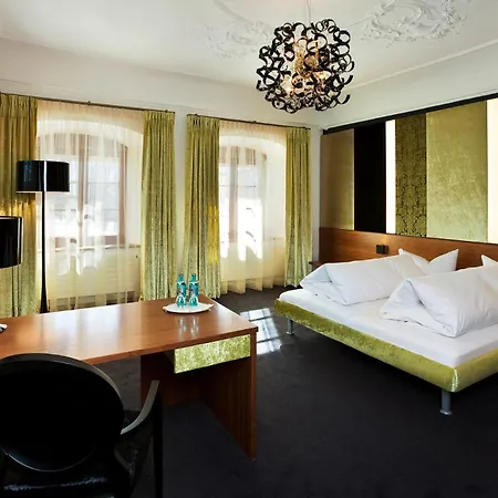 Ξενοδοχείο Schloss Zu 4*